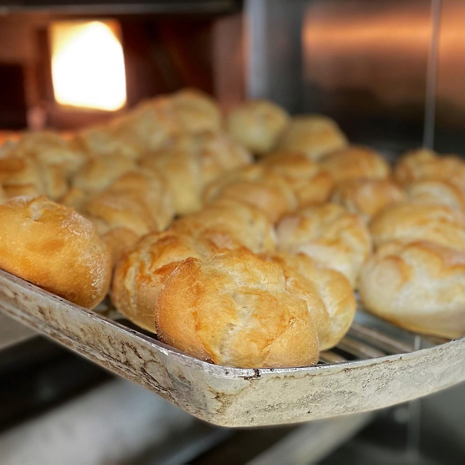 Pão fresco acabado de sair do forno